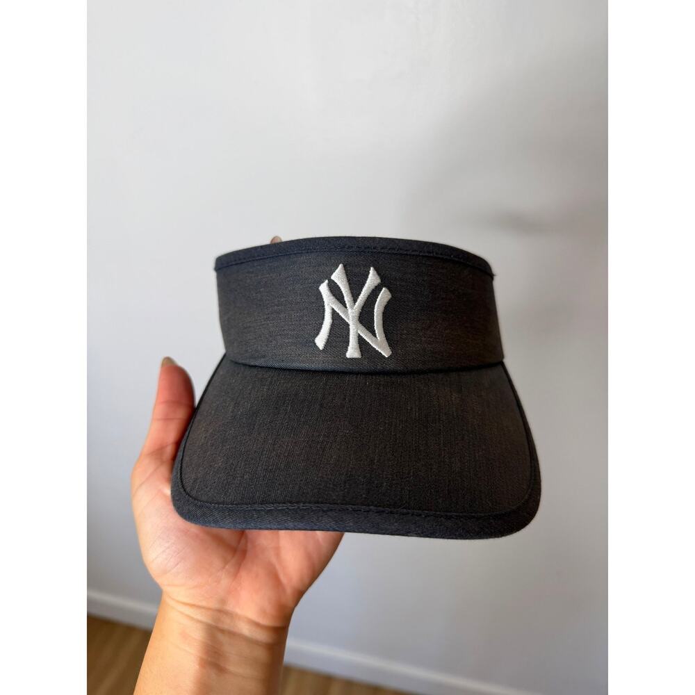 New York Yankees MLB Genuine Merchandise Visor Hat – Navy Blue